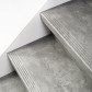 Stepwood Traprenovatie set - 1 kwart draai - 13 treden SPC toplaag Beton grijs incl. stootborden